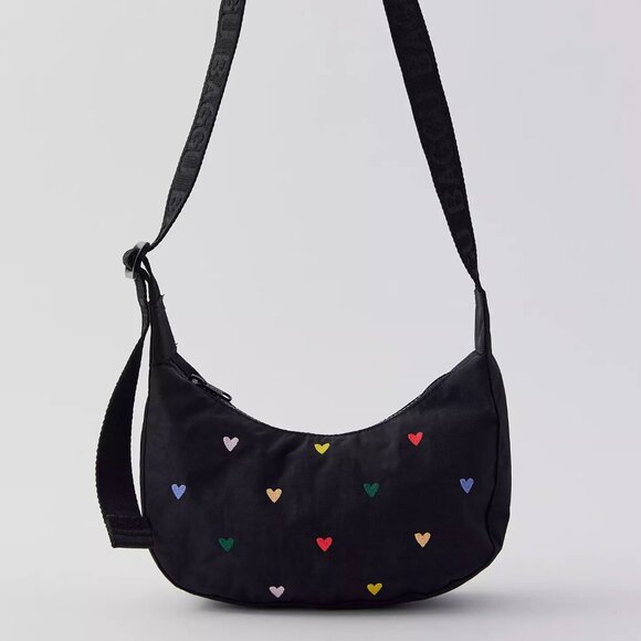 NWT Baggu Small Crescent Bag - Embroidered Hearts - Picture 4 of 8